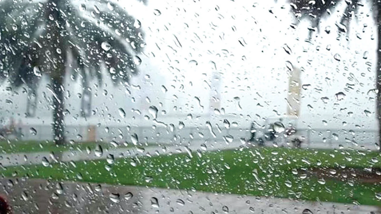 وزارة الداخلية تحذر المواطنين من الاقتراب من تجمعات مياه الأمطار في الشوارع